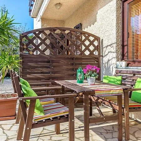 Apartment Mirna